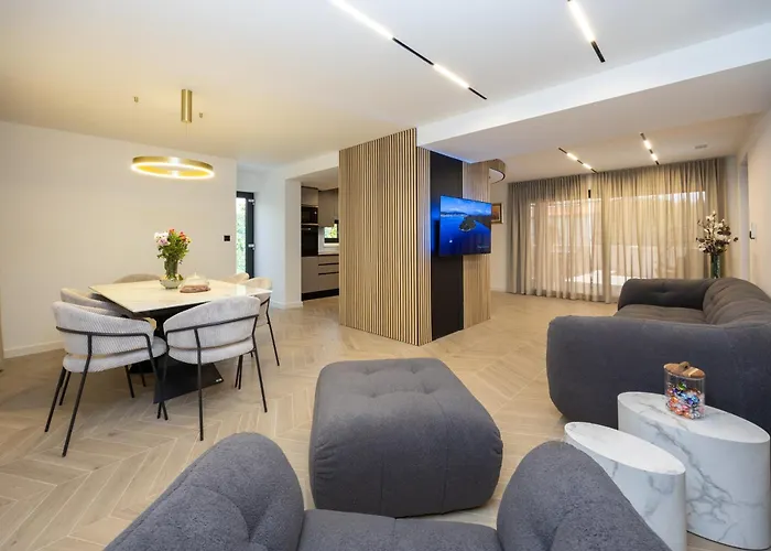 Roma Sauna And Hydrotherapy Pool