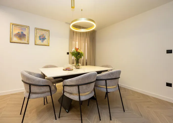 Roma Sauna And Hydrotherapy Pool