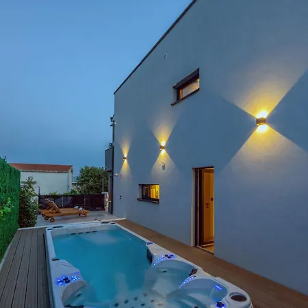 Roma Sauna And Hydrotherapy Pool *