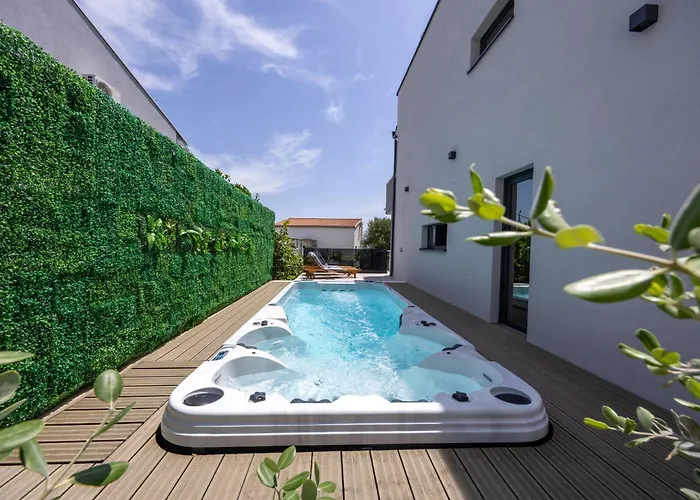 Roma Sauna And Hydrotherapy Pool 트로기르